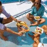 Tour de brunch y snorkel en catamarán