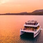 Fiesta en crucero al atardecer